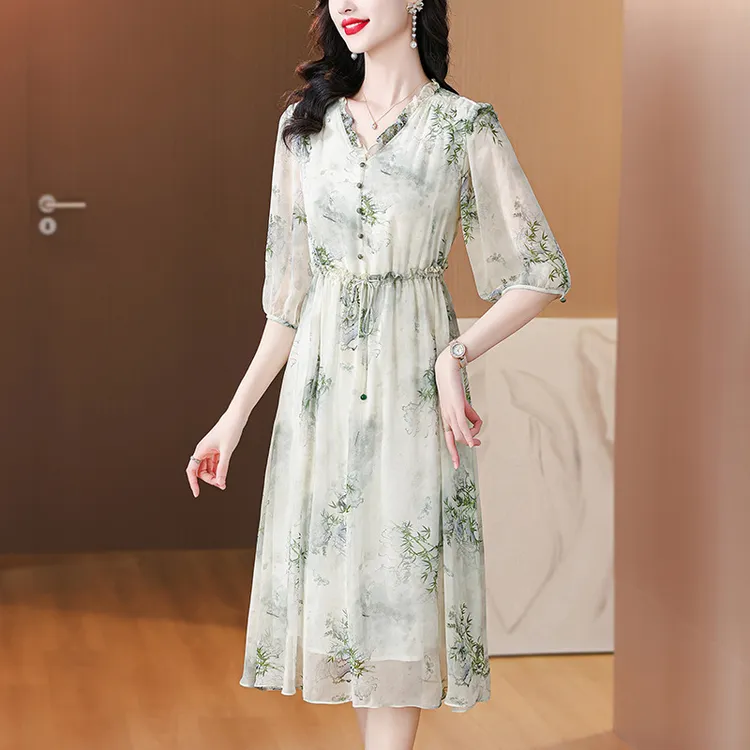 高品质减龄中年女水墨花桑蚕丝夏季新款v领大裙摆显瘦真丝连衣裙