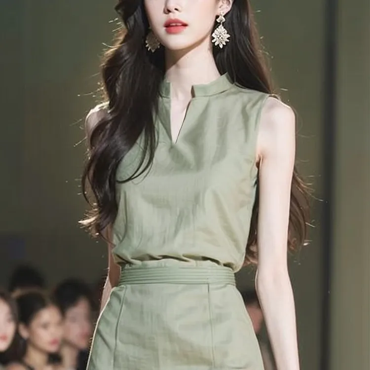 外贸女装2024新款轻奢高级感超好看法式高端精致绝美绿色背心连衣