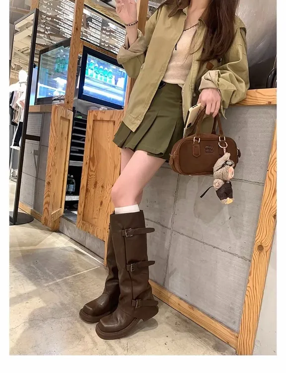 现发，葡萄studiolee腿精担当！增高6cm皮带扣方圆头褶皱中筒骑士靴