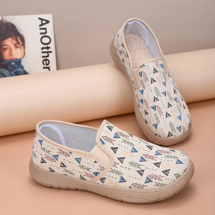 老北京布鞋新款防滑软底透气厚底妈妈中老年舒适老北京布鞋女鞋