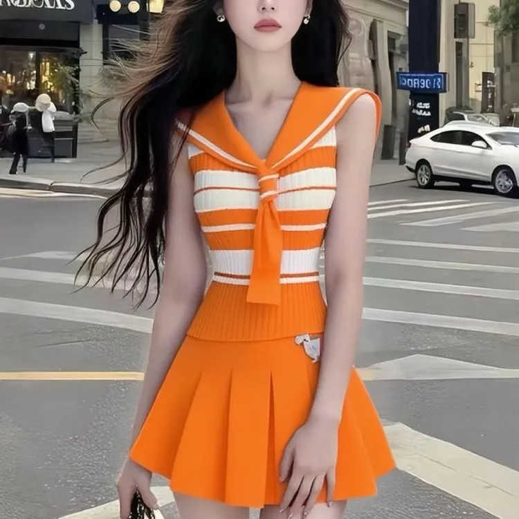 新款学院风时尚气质穿搭橙色条纹设计感V领短袖修身减龄两件套女