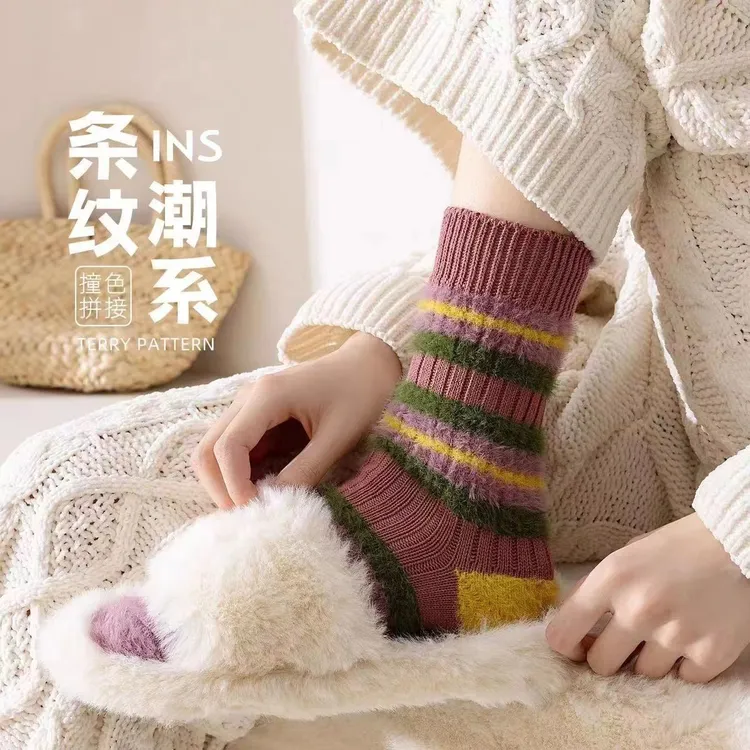 袜子女款爆款2025最新款袜子冬季加厚绒条纹拼接中筒袜保暖长筒袜