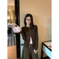 宋正恩9/29 10:00AM上新【粉咖配色蘑菇扣假两件叠穿设计T】可提
