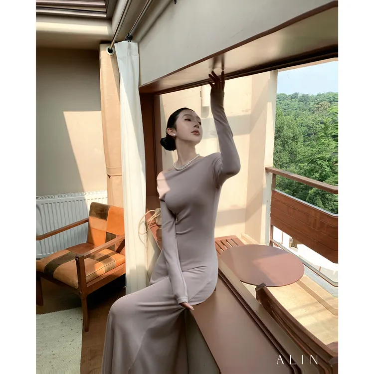 阿琳ALIN【秘境】一字领斜肩早秋新款针织弹力显瘦连衣裙女AL5FBL11