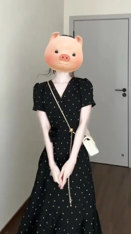 法式赫本风黑色v领波点连衣裙女2025夏季收腰显瘦雪纺气质长裙子