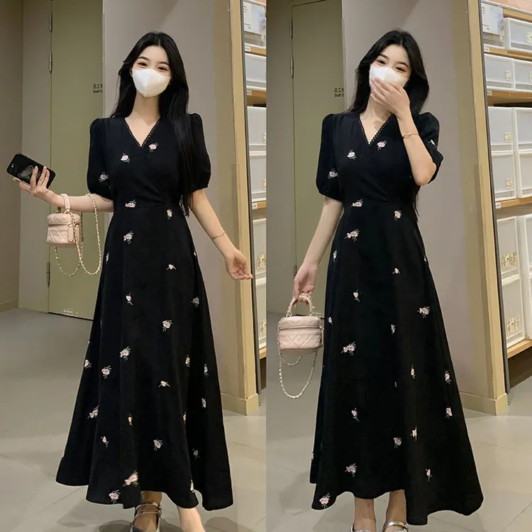 妹妹包臀裙显瘦遮肉短裙肚子小雏菊感法式刺绣长裙袖大码连衣裙