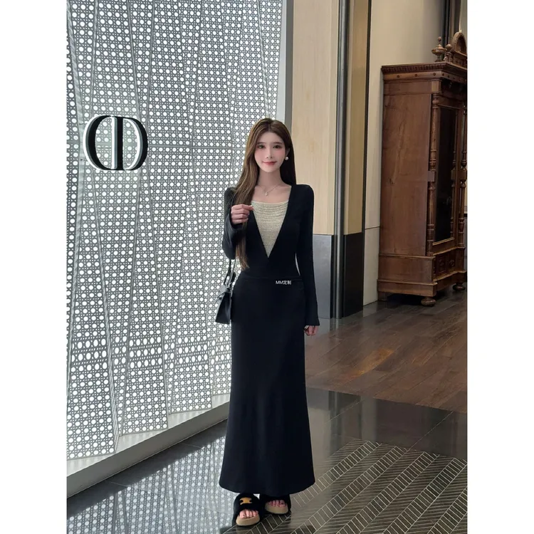 【萌萌家定制】巴黎设计感深V领重工珠链拼接打褶秋冬连衣裙A515