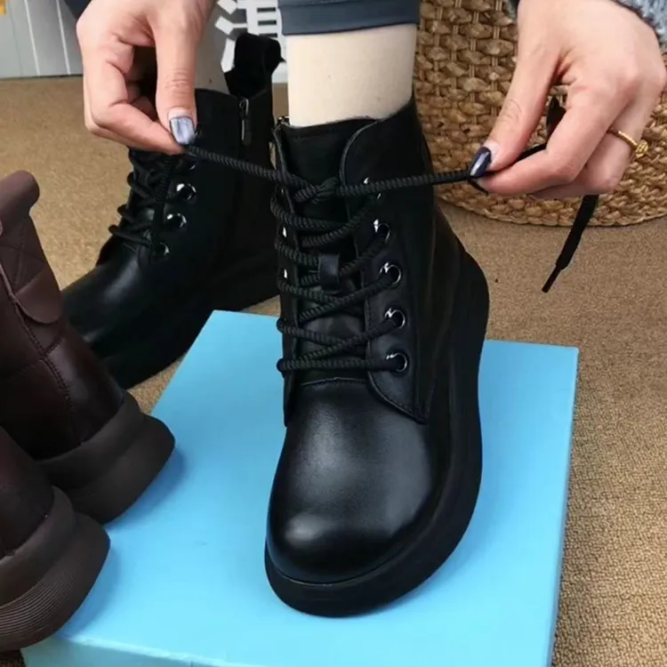 橡胶防滑底舒适圆头系带侧拉链设计百搭复古秋冬加绒保暖马丁靴女