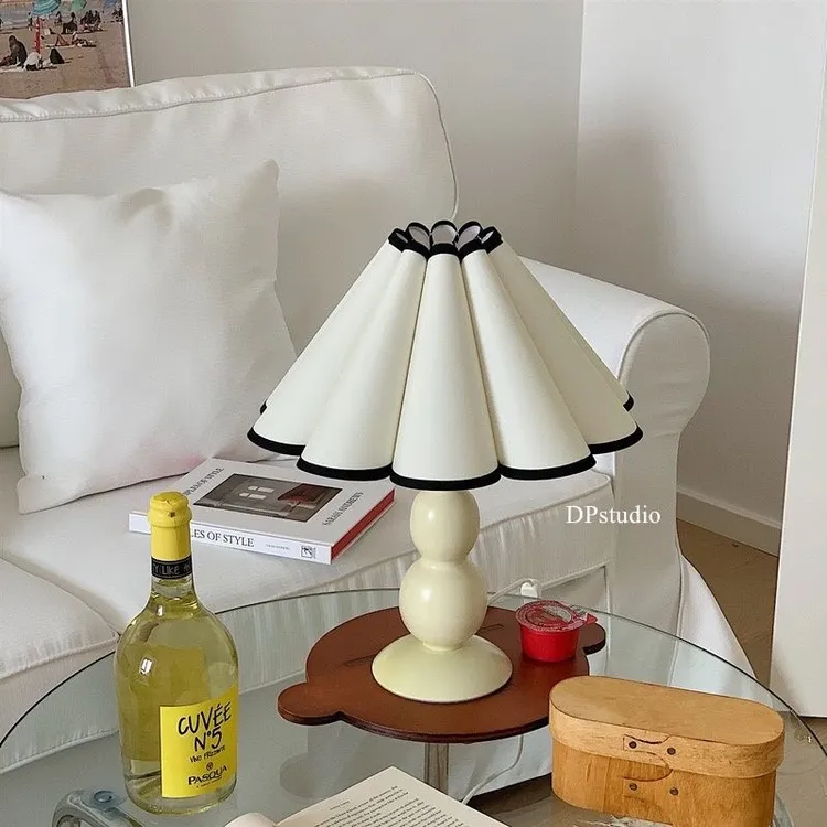 少女心婚礼花瓣伞灯ins高级感简约中古台灯小夜灯卧室床头氛围灯