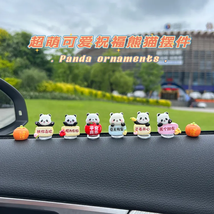 超萌可爱祝福熊猫汽车摆件电动车载中控台大屏车内装饰用品