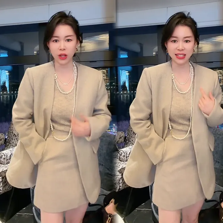 2025秋冬新款时尚显瘦气质网红高档套装女高级百搭宽松大码两件套