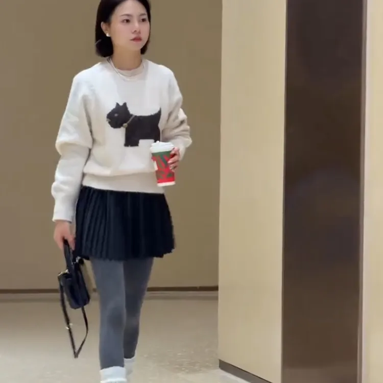 2025冬季新款潮流韩版爆款网红上衣TTYrom