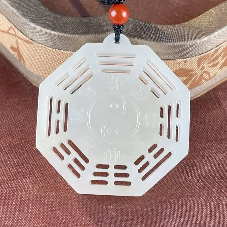 天然和田玉羊脂玉镂空八卦吊坠