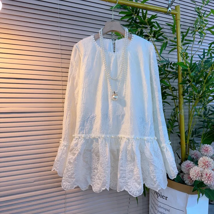 2605胖mm欧货时尚韩版宽松圆领订珠提花刺绣荷叶边设计感蕾丝衫