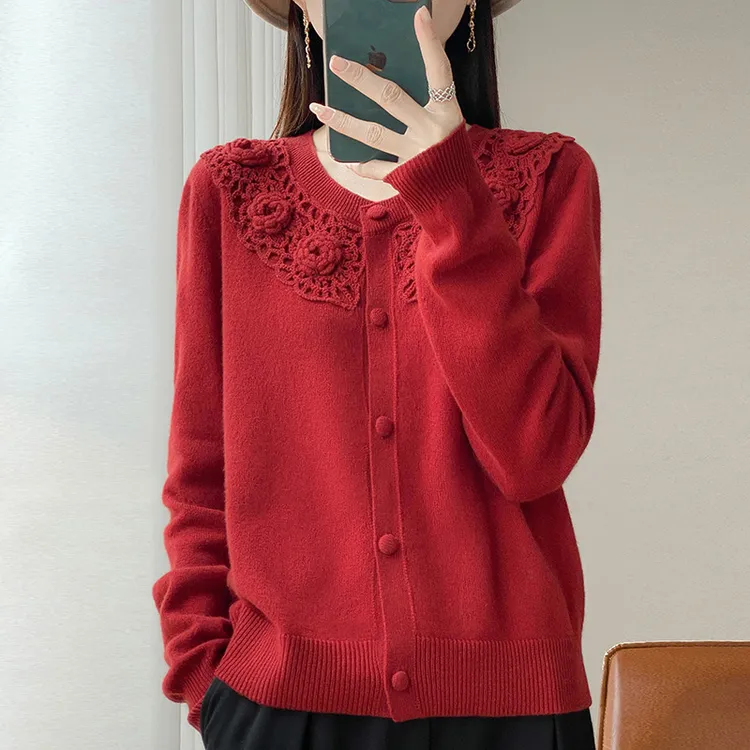 2026品牌新马年红色重工勾花羊毛开衫千金风百搭针织毛衣外搭冬
