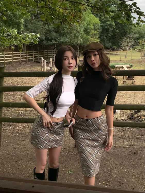 美式高级感修身显瘦纯欲气质半高领正肩短袖女2025新款低腰半身裙