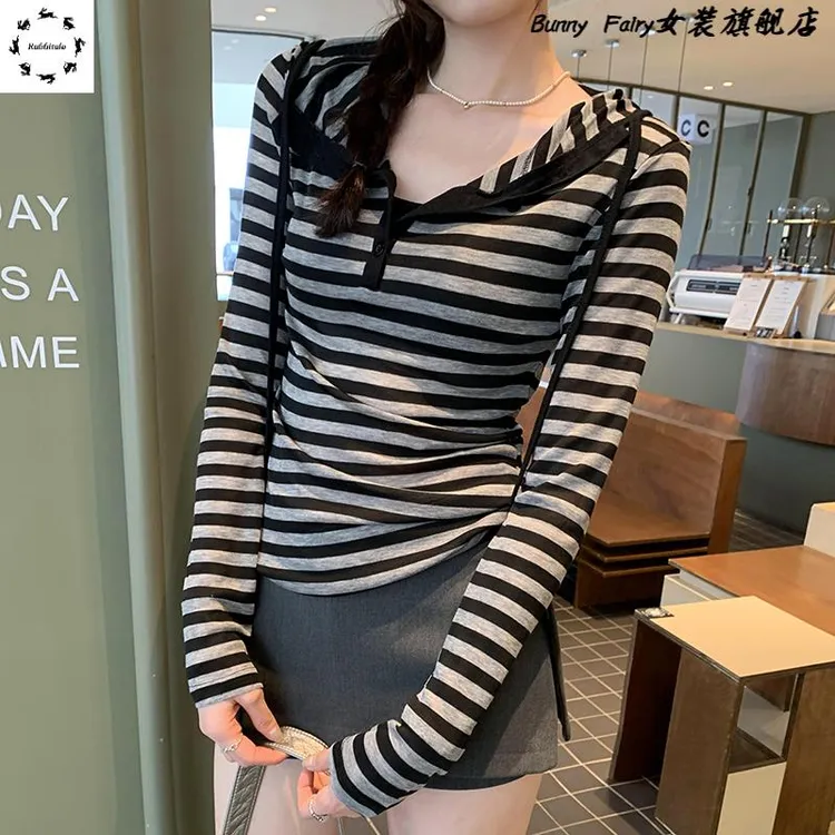 连帽条纹长袖T恤女薄款打底上衣2025春季设计感纽扣chic防晒罩衫