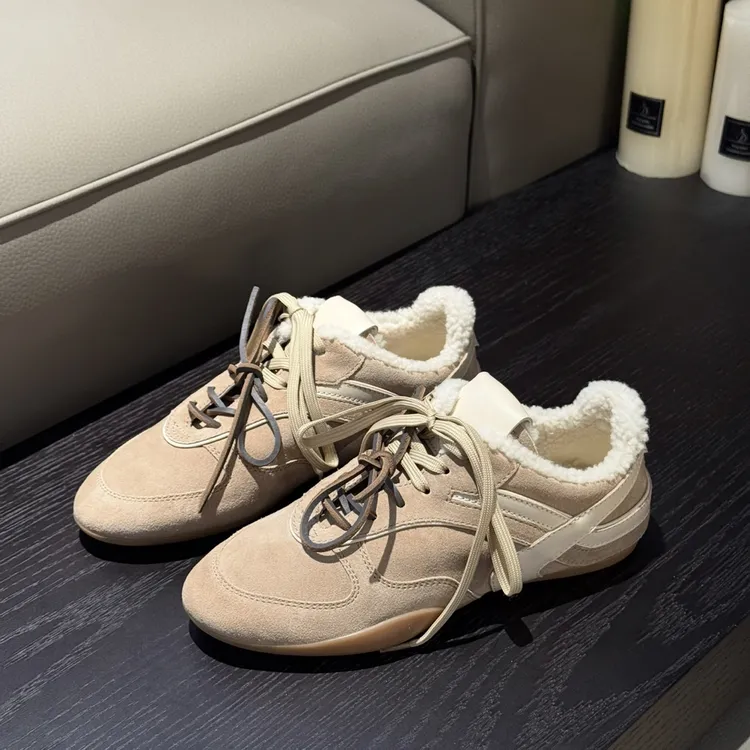 宝藏女孩｜加绒加厚德训鞋女 毛毛运动休闲鞋 羊皮毛一体大码女鞋