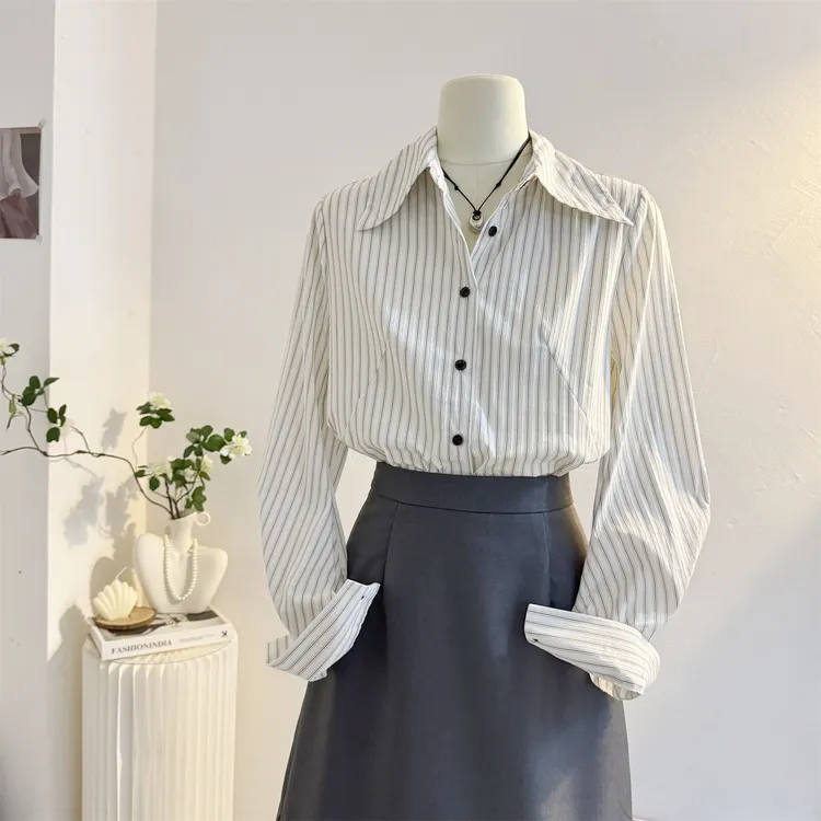 法式尖领条纹长袖衬衫女2025秋季设计感气质通勤正肩衬衣职业上衣