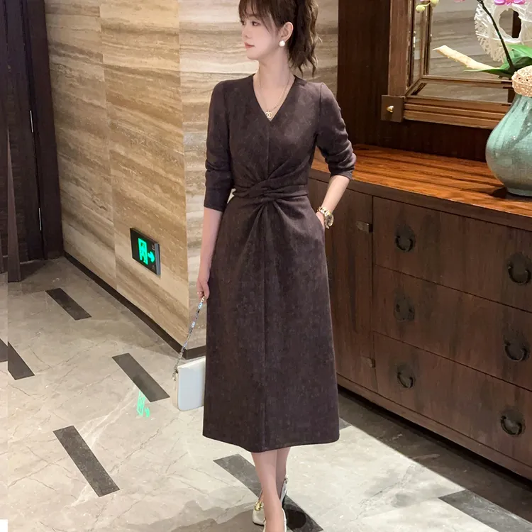 2025年新款秋冬时尚系带高级感气质小个子收腰修身长袖连衣裙女款