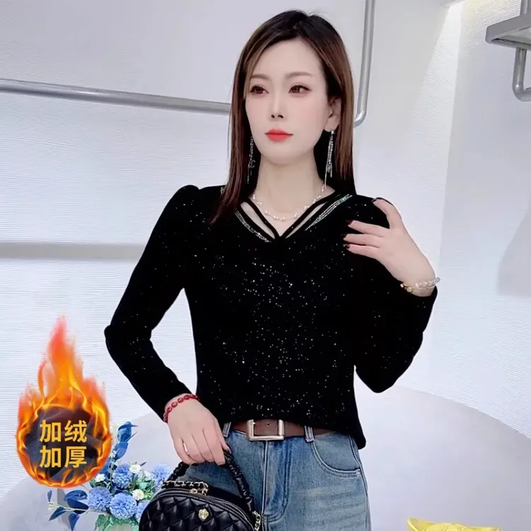 时尚V领加绒T恤女2025冬季新款设计感显瘦百搭烫钻领口细闪打底衫