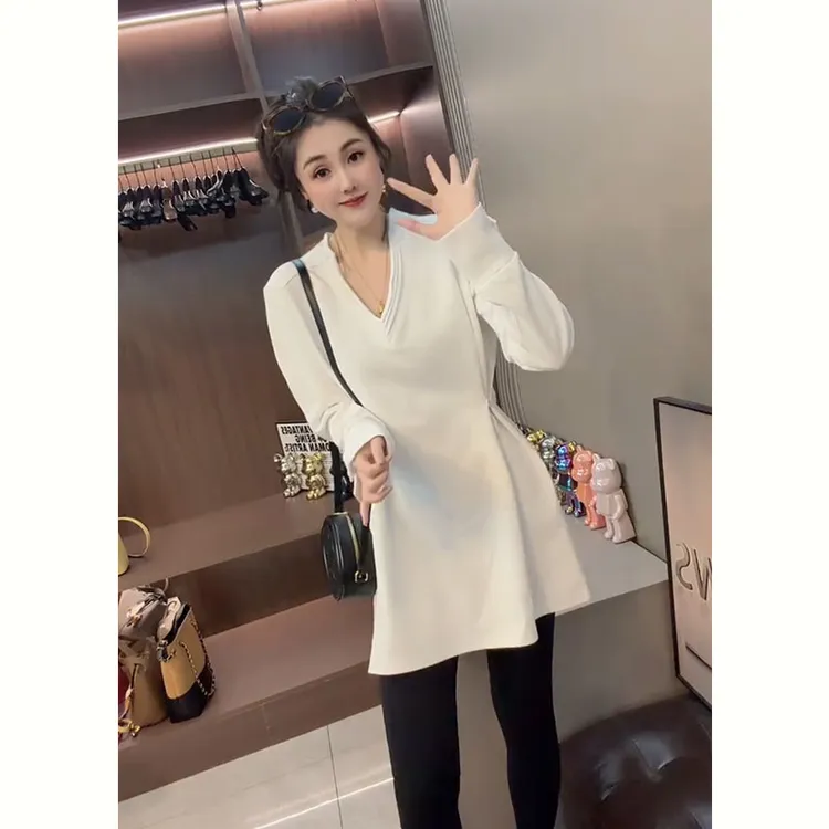 设计感V领耐磨女美式t恤多巴胺胖mm网红显瘦中长款百搭打底衫