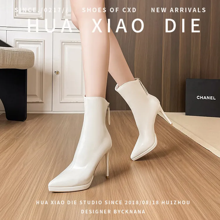 花小蝶白色细跟防水台高跟短靴女2025秋冬新款气质性感百搭马丁靴