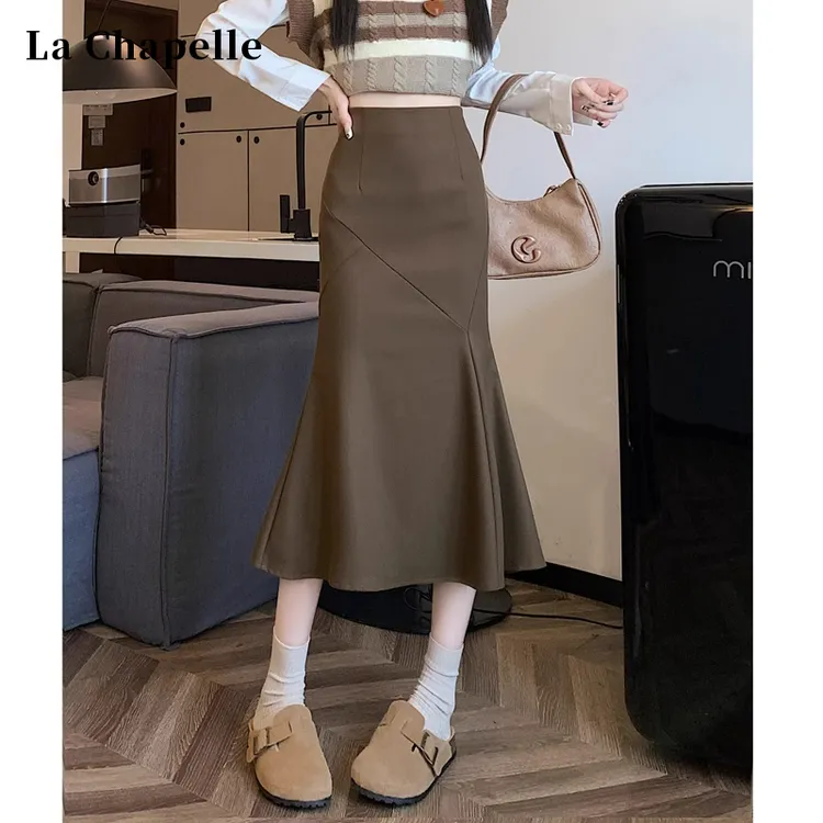 拉夏贝尔咖色毛呢鱼尾半身裙女早秋2025新款气质百搭a字包臀裙子