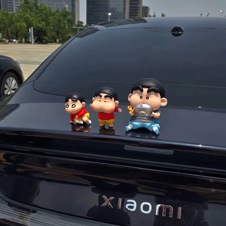 干饭蜡笔小新摆件车载车后备箱装饰车外汽车车顶尾部公仔搭配配饰