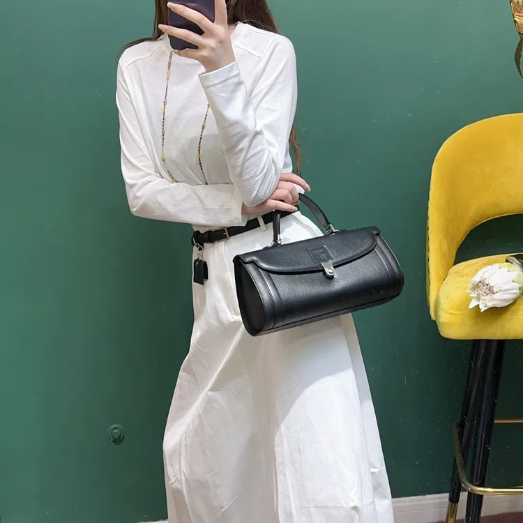 99新 BURBERRY/博柏利 TH705  法棍 手提斜跨包 黑色 