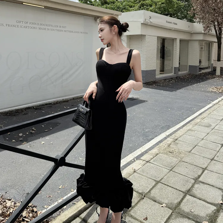 法式复古方领赫本风连衣裙气质鱼骨修身显瘦带胸垫内搭包臀花苞裙