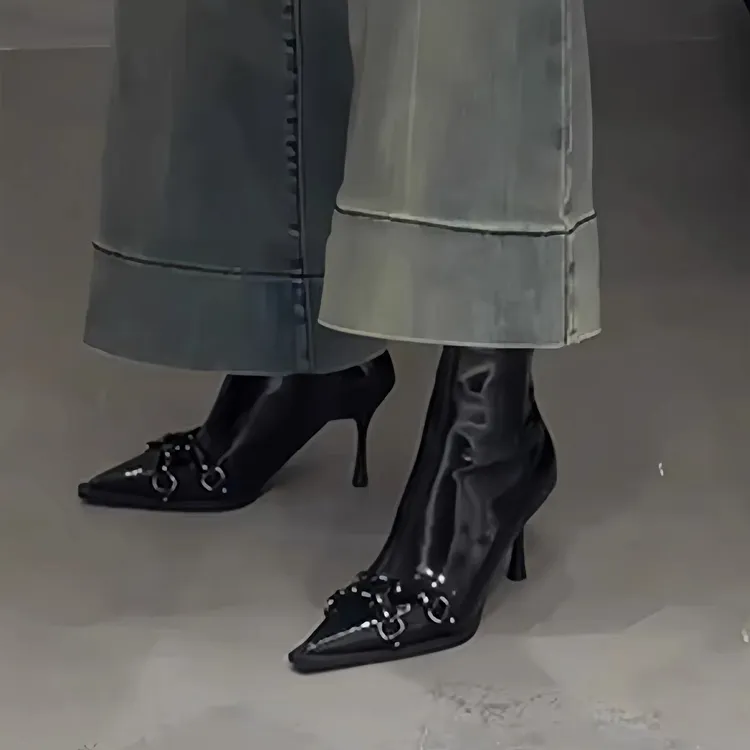 黑色高跟尖头短靴女细跟侧拉链2024年新款秋冬季漆皮高级感瘦瘦靴