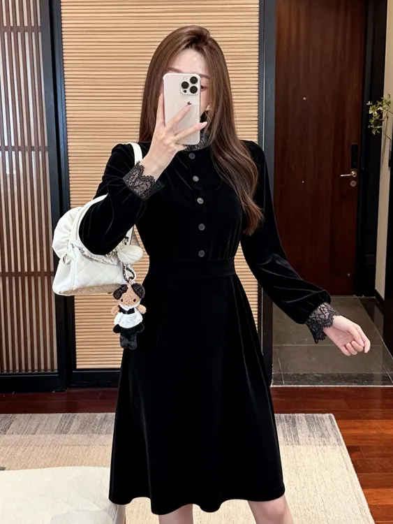 黑色蕾丝拼接丝绒连衣裙女25冬特别漂亮掐腰气质百搭高端国风裙子