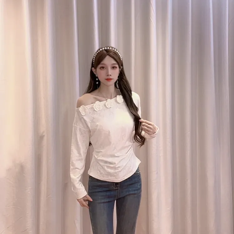 IEF/爱依服2025新款秋季蕾丝显瘦气质时尚设计师针织上衣