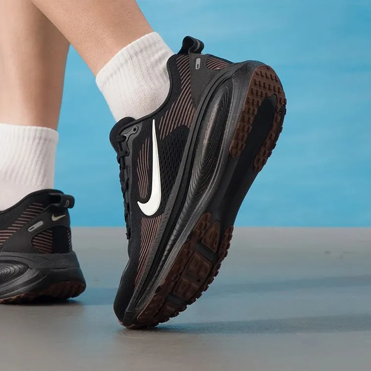 NIKE/耐克官网正品男鞋2025新款VOMERO 18休闲低帮时尚运动跑步鞋