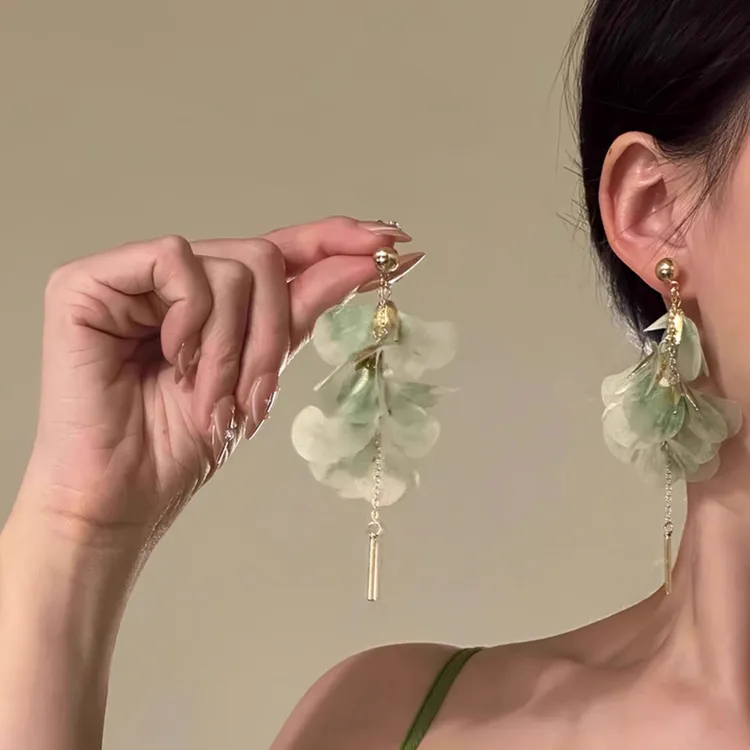 铜合金耳饰 夏季森系花朵耳钉绿色花瓣流苏耳环高级感度假风耳饰