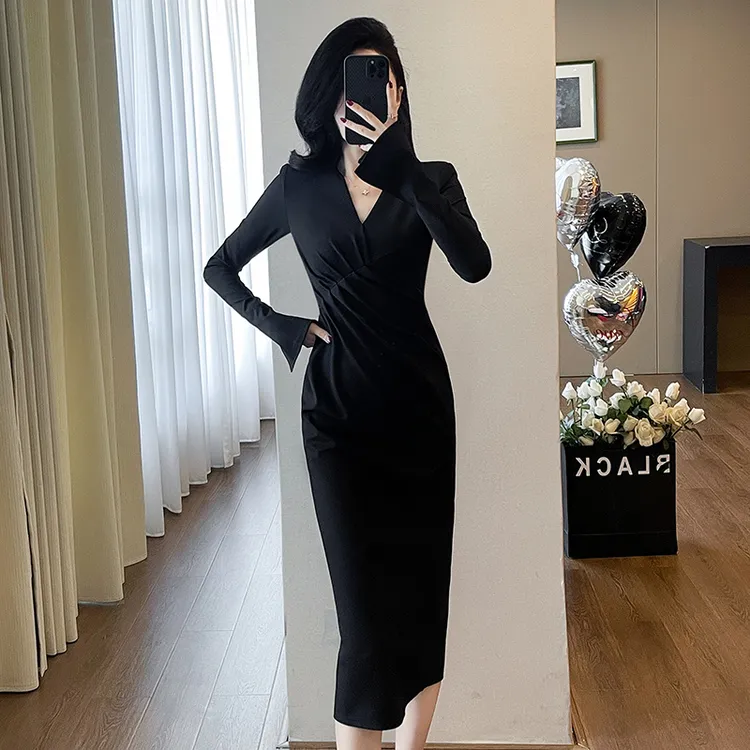 高级清冷干净气质上班族女装秋冬连衣裙女人味上档次修身显瘦包臀