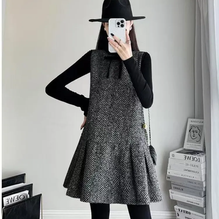 多巴胺气质拼接遮肚子香风连衣裙圆领背心裙女中长款秋冬简约新款