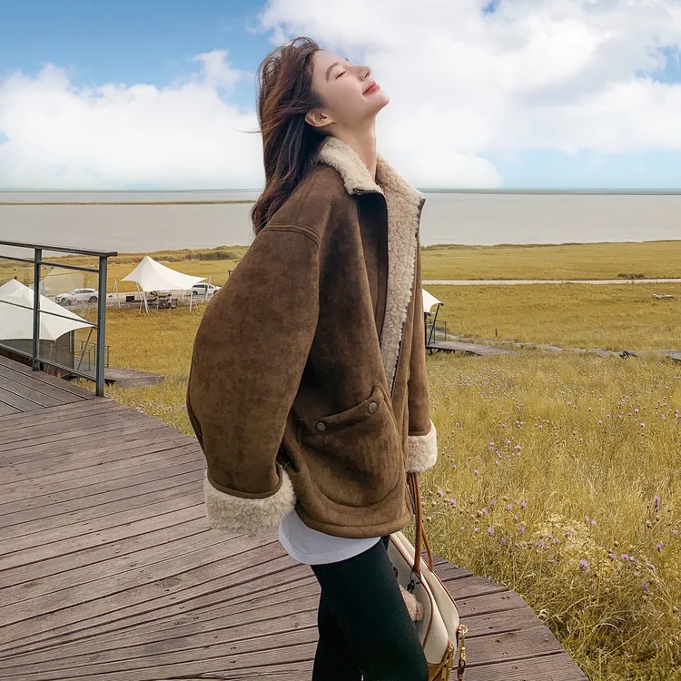 咖色皮毛一体仿羊羔毛外套女2025冬季款今年流行高级感两面穿夹克