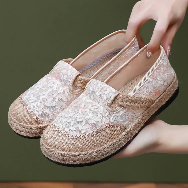 2025夏季新款民族风女鞋轻便时尚妈妈鞋一脚蹬透气低帮汉服休闲鞋