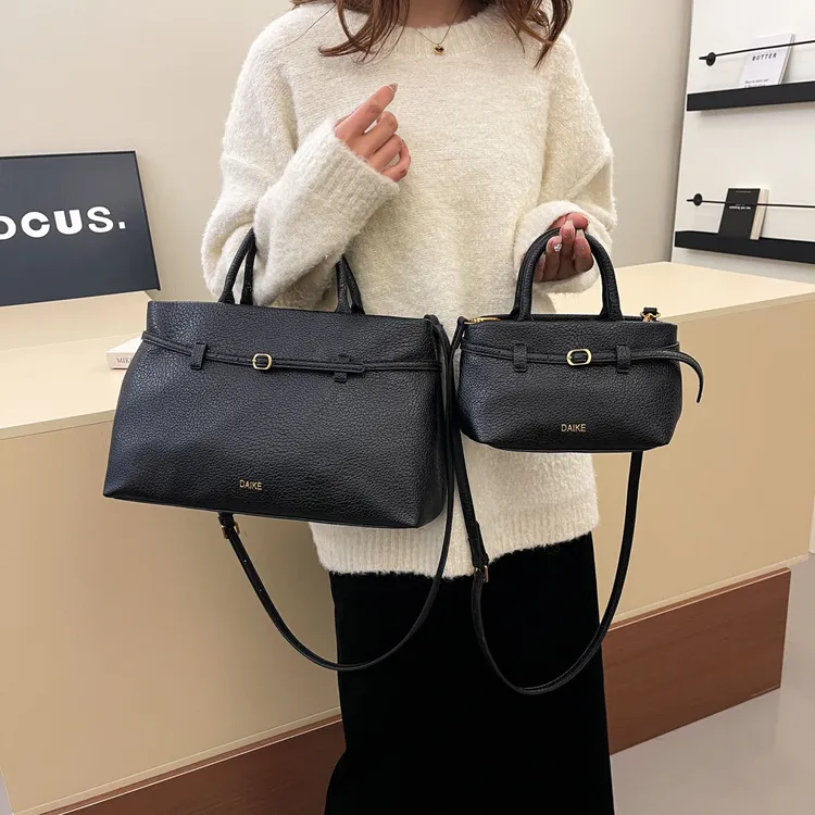 上新女士斜挎包时尚百搭洋气小清晰