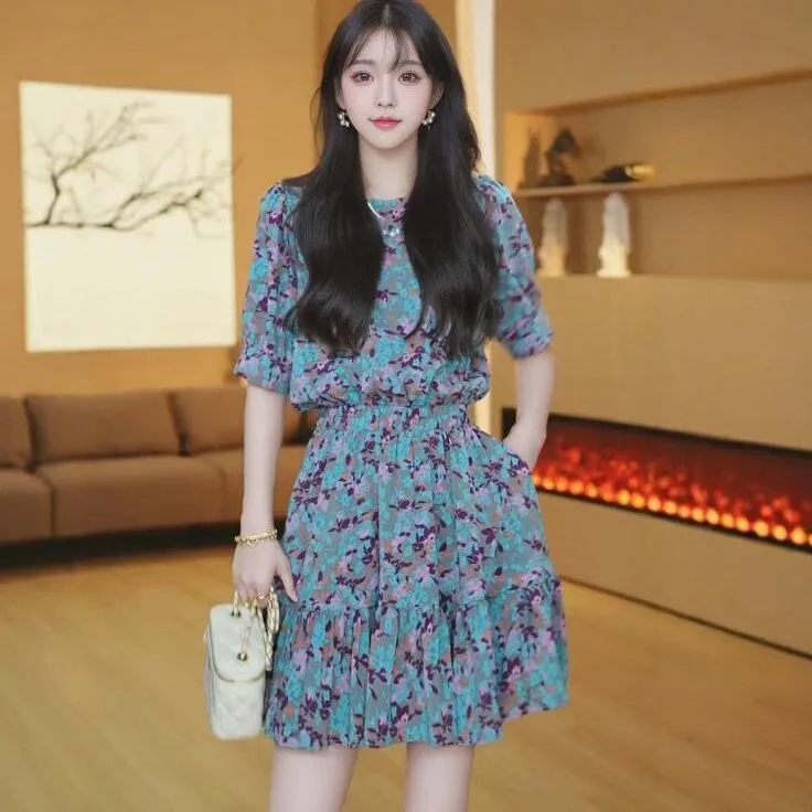 法式气质收腰显瘦碎花裙连衣裙女夏季新款减龄百搭短袖茶歇裙短裙