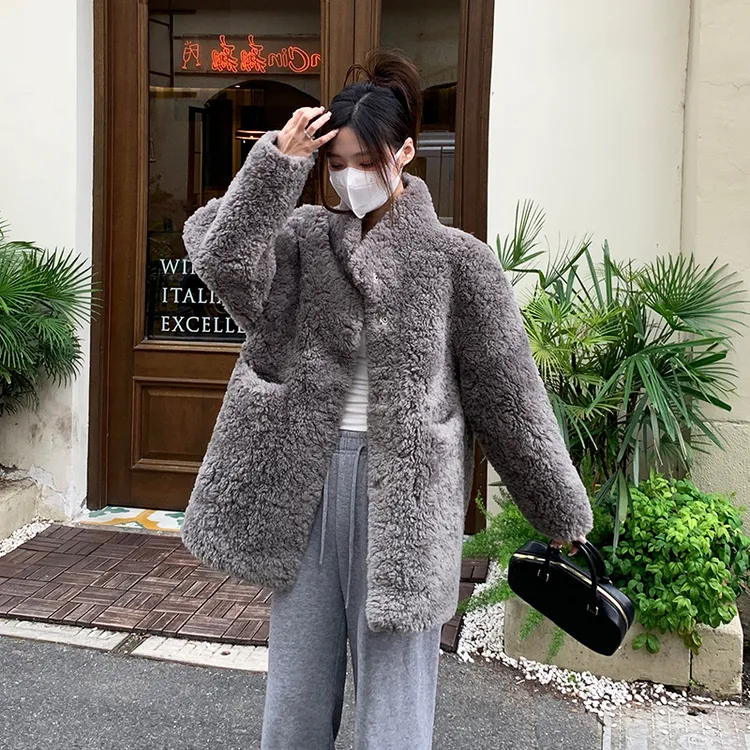 秋冬中长款皮毛一体羊羔毛外套女宽松慵懒高级感环保皮草毛毛大衣