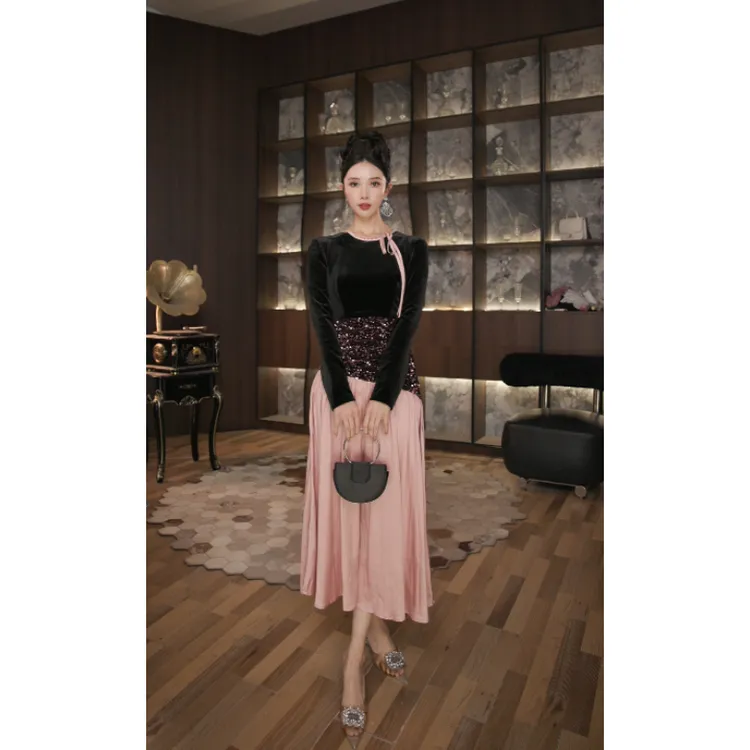 六爻定制 新款女装设计感重工亮片撞色拼接收腰大摆连衣裙 65273