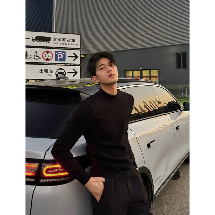 LINQCSEVEN/秋冬2025新款正肩韩版长袖男圆领修身百搭纯色上衣潮