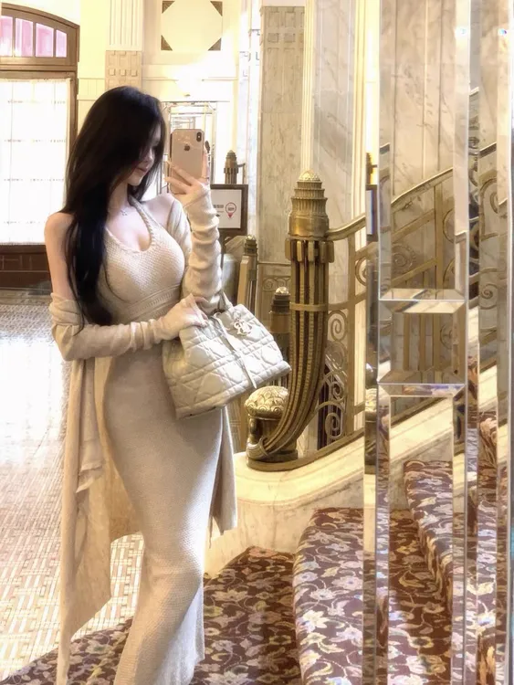 挂脖收腰显瘦包臀鱼尾连衣裙长裙女时尚羊毛镂空长袖针织开衫套装