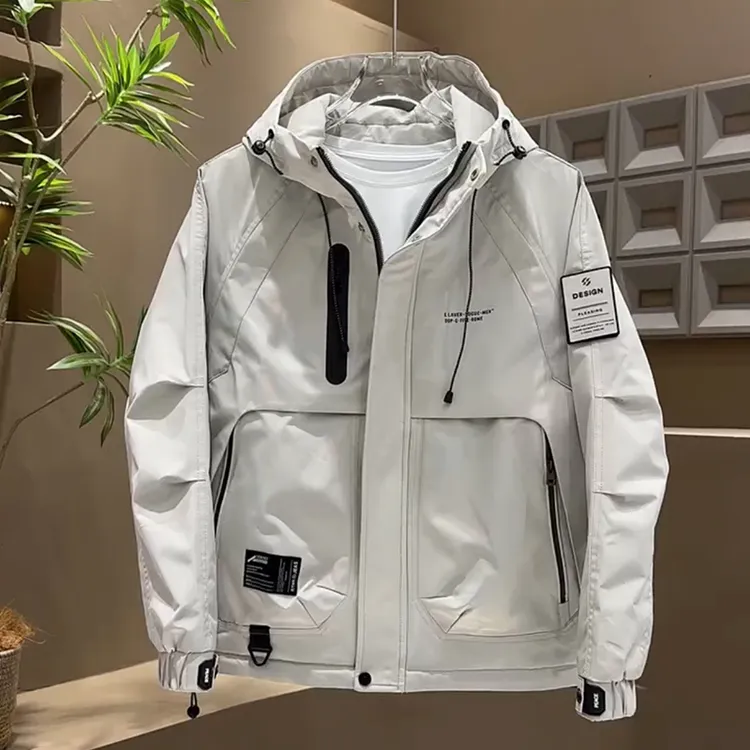 春秋季新款连帽外套男士冲锋衣时尚潮流贴标痞帅百搭休闲工装夹克