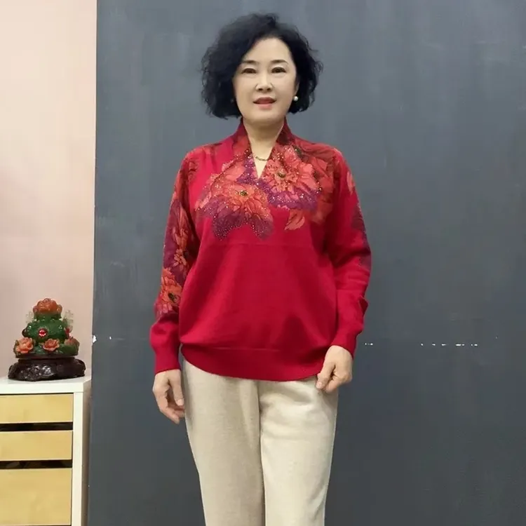 妈妈秋冬新款时尚领烫印花宽松毛衣显瘦针织衫长袖上衣百搭打底衫