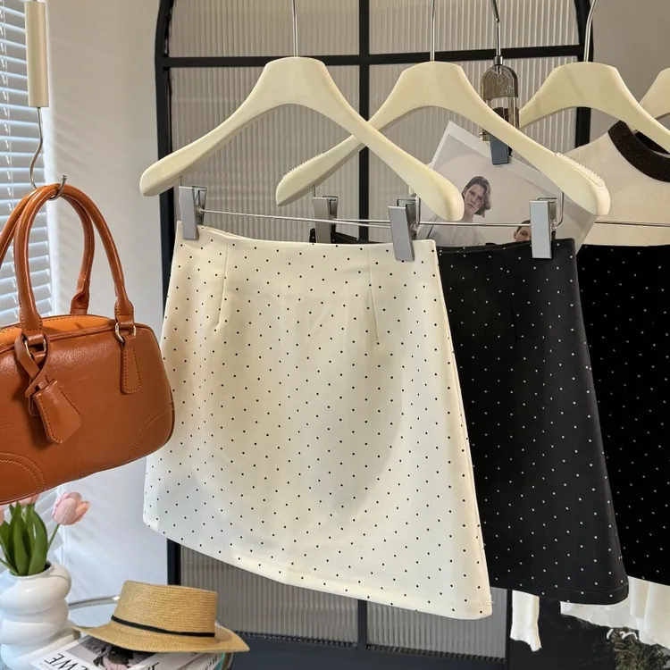 白色波点半身裙洋气百搭黑色包臀裙女春季辣妹高腰a字裙西装短裙