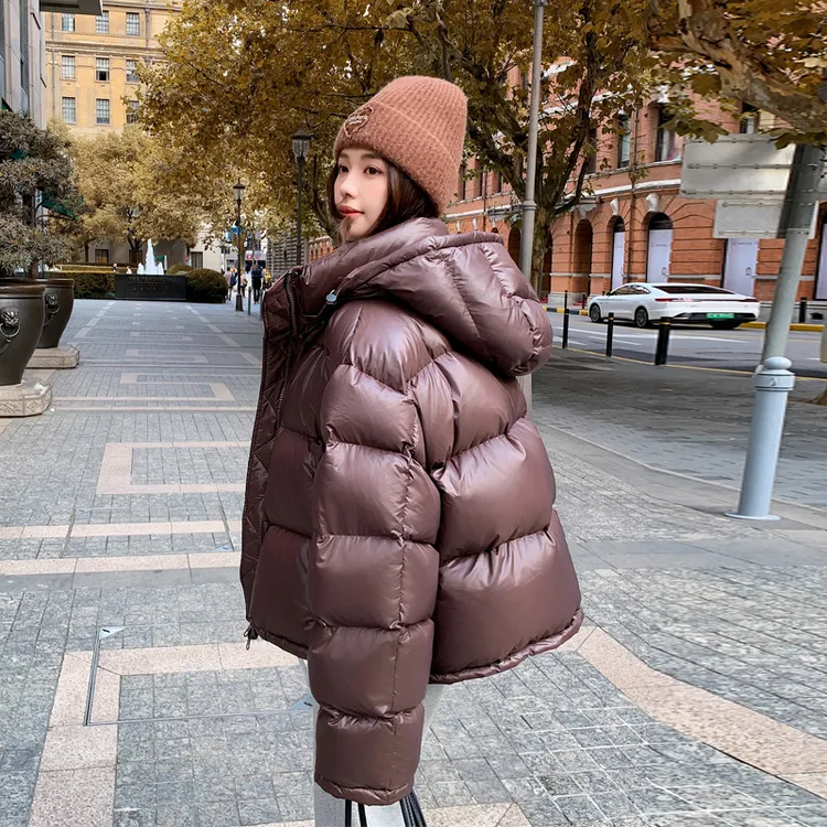 美拉德咖色羽绒服女2025冬季新款休闲风短款保暖穿搭白鸭绒面包服